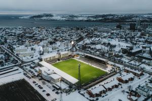 体育平台-极北严寒人工草！曼城尤文热刺将挑战“闪耀哥”主场，远征最北端