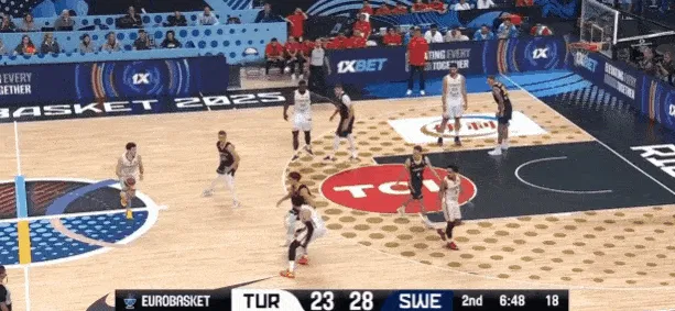 开云官网-科尔克马兹三分手起刀落球精准入网，将分差缩小至2分